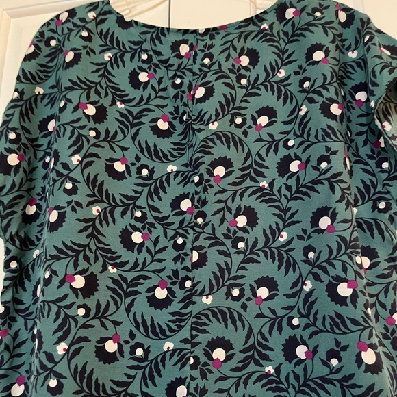Boden Silk & Viscose Short sleeve Floral Patterned Teal Green & Black Top. 12 - Picture 7 of 14